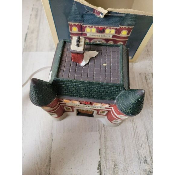 Lemax Camden Police 1991 Village accessory Xmas cop - Picture 5 of 6